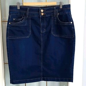 One 5 One stretch skirt, size L (2 for $25)